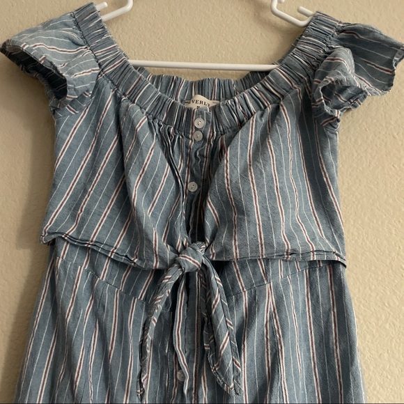 NWOT - Everly - denim-ish striped dress with side slits bow tie & button front - Picture 4 of 7